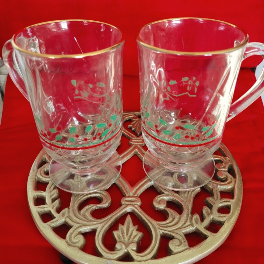 Set of 2 libby christmas glass mugs